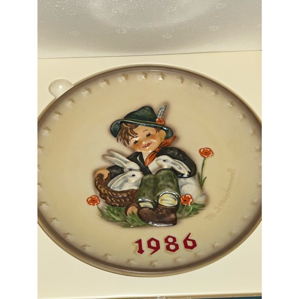 Goebel M.J. Hummel 1986 Annual Collectors Plate